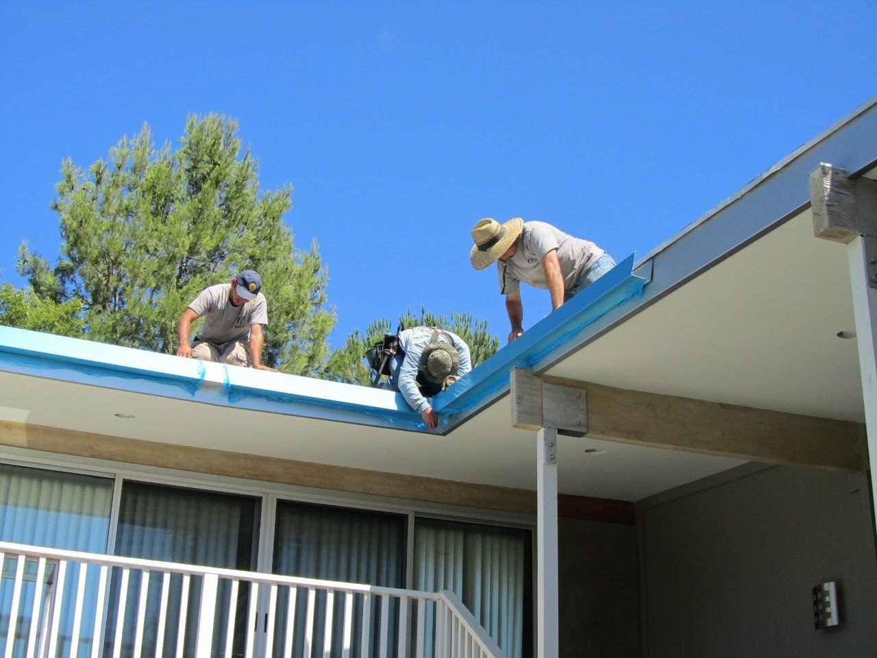 worker installing a gutter