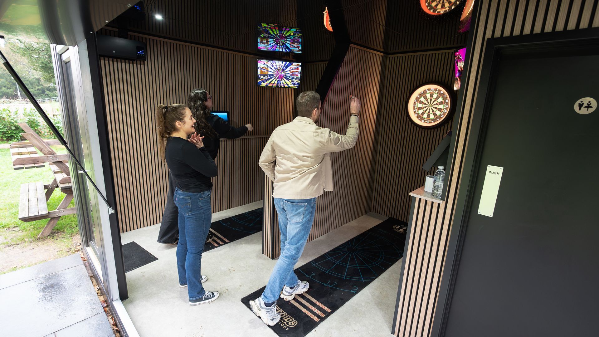 At Bloxi, we specialise in creating standout commercial spaces that bring people together and our latest project for Birdies & Bullseye at The Black Horse  in Tring is a perfect example of competitive socialising done right. This ambitious build didn’t just push the boundaries of what’s possible with a converted shipping container; it demonstrated the commercial power of smart, flexible, experience‑led design.