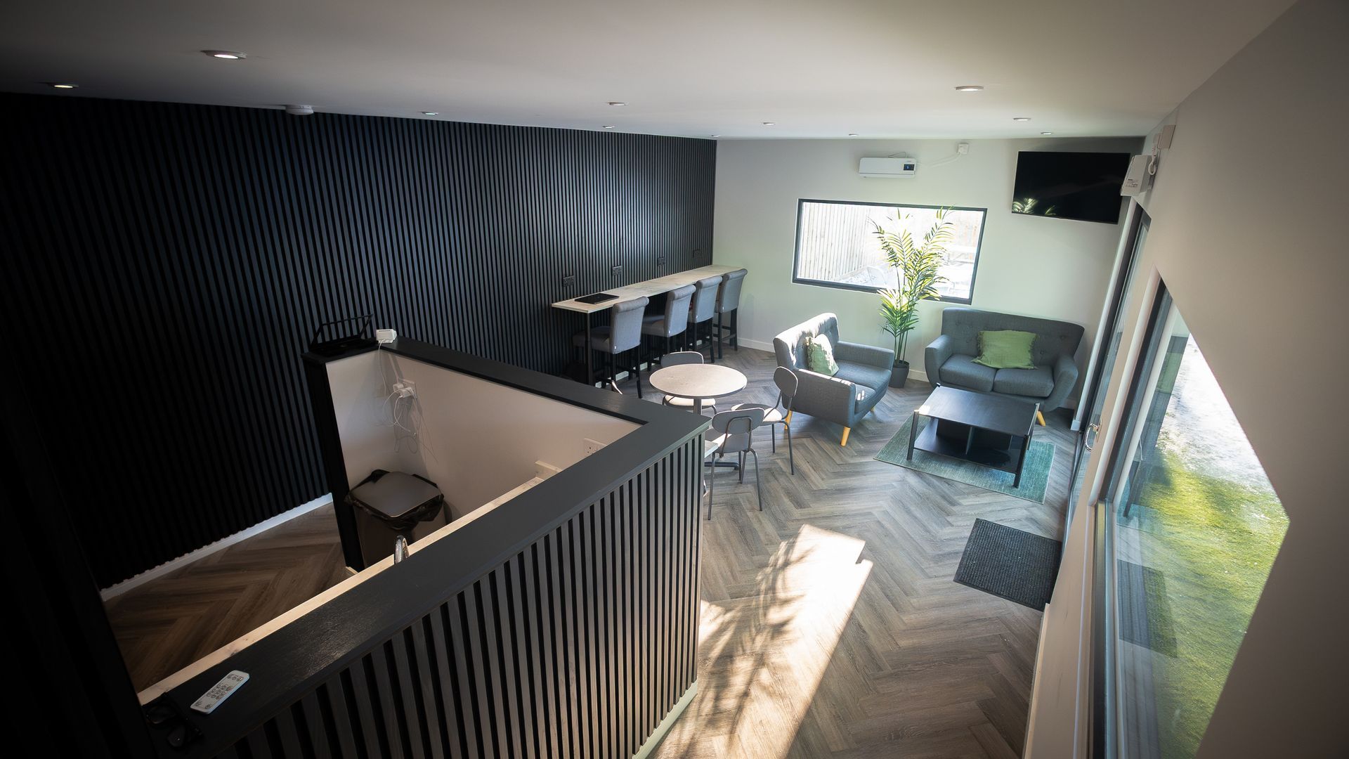 When UK Padel set out to elevate their Holmer Green venue, they weren’t just looking for a building. They needed a community anchor, a modern, durable and welcoming clubhouse that could keep pace with the sport’s explosive growth. Somewhere players could gather, coaches could meet and visitors could feel part of something bigger.
Bloxi was brought in to design and build a high‑performance clubhouse that delivered all of that and more: a hospitality‑ready kitchen, two toilets including an accessible WC, a club lounge, changing rooms a patio area, all within a compact footprint that respected the courts and the flow of play.