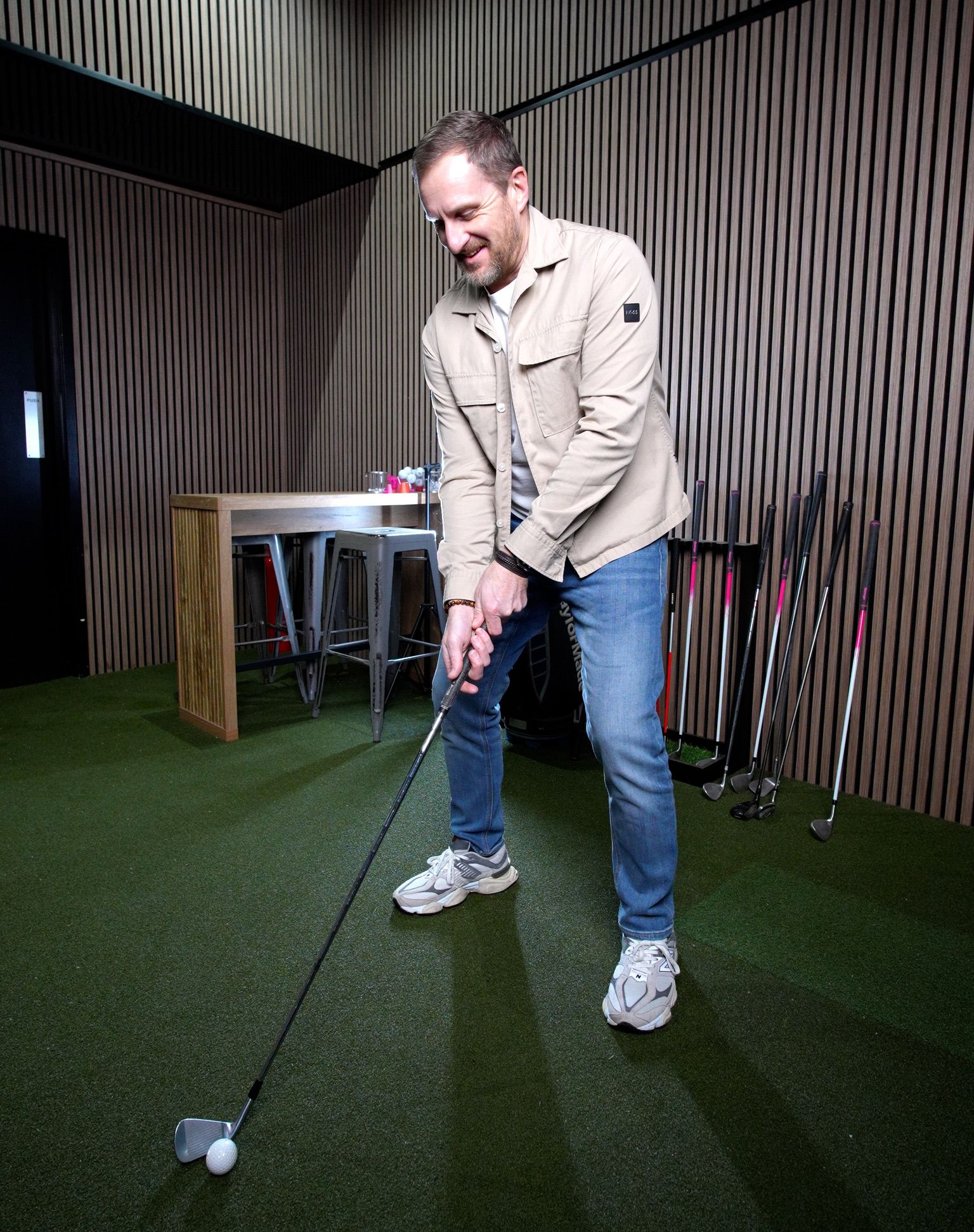 At Bloxi, we specialise in creating standout commercial spaces that bring people together and our latest project for Birdies & Bullseye at The Black Horse  in Tring is a perfect example of competitive socialising done right. This ambitious build didn’t just push the boundaries of what’s possible with a converted shipping container; it demonstrated the commercial power of smart, flexible, experience‑led design.