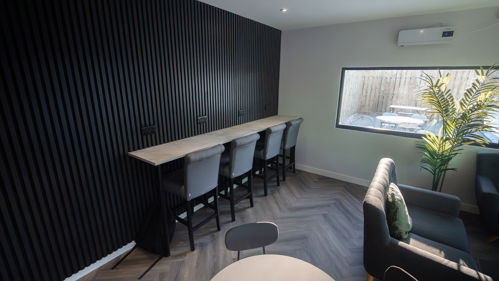 When UK Padel set out to elevate their Holmer Green venue, they weren’t just looking for a building. They needed a community anchor, a modern, durable and welcoming clubhouse that could keep pace with the sport’s explosive growth. Somewhere players could gather, coaches could meet and visitors could feel part of something bigger.
Bloxi was brought in to design and build a high‑performance clubhouse that delivered all of that and more: a hospitality‑ready kitchen, two toilets including an accessible WC, a club lounge, changing rooms a patio area, all within a compact footprint that respected the courts and the flow of play.