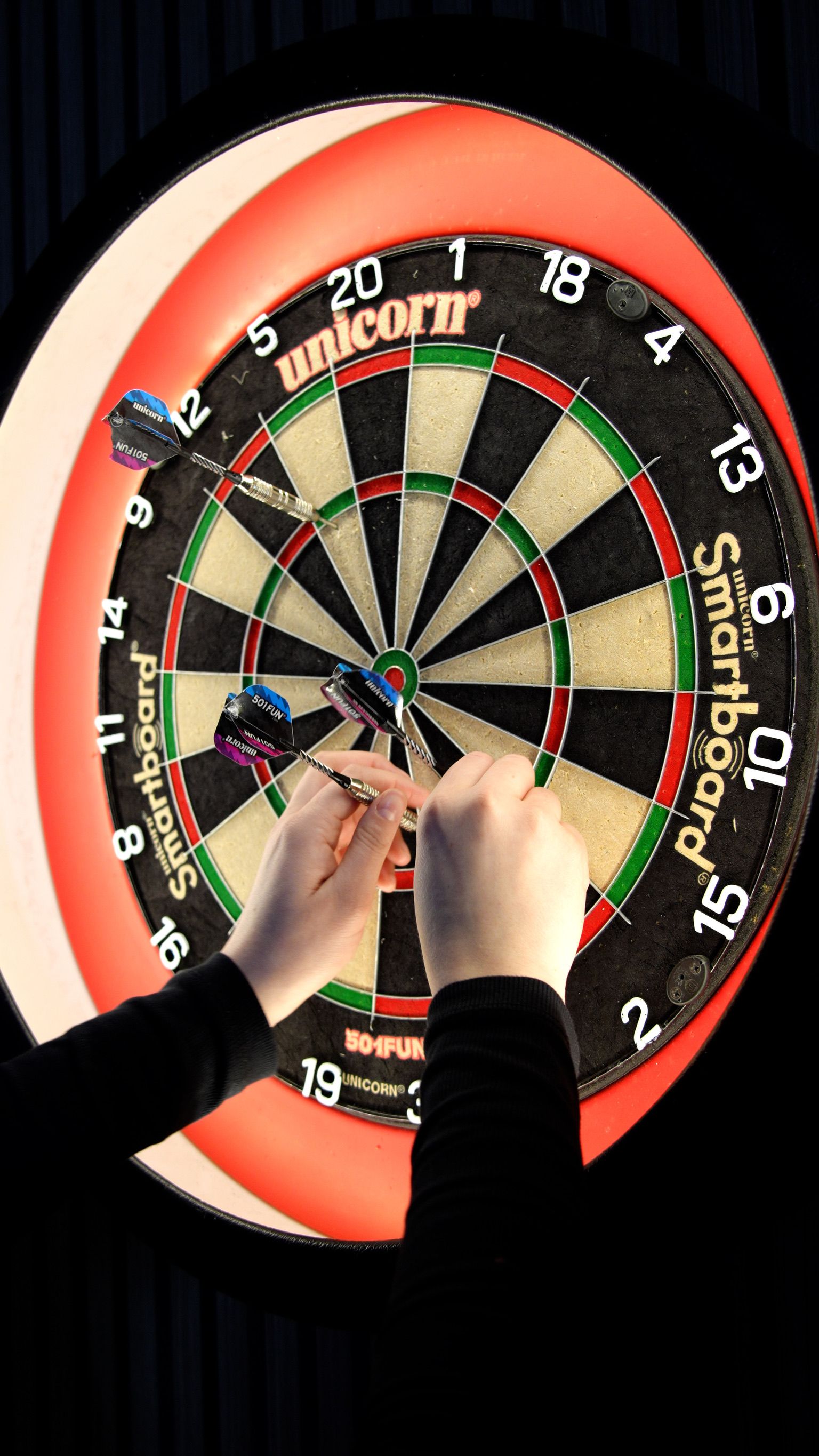 At Bloxi, we specialise in creating standout commercial spaces that bring people together and our latest project for Birdies & Bullseye at The Black Horse  in Tring is a perfect example of competitive socialising done right. This ambitious build didn’t just push the boundaries of what’s possible with a converted shipping container; it demonstrated the commercial power of smart, flexible, experience‑led design.