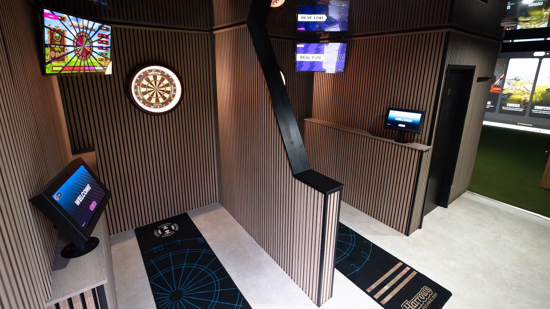 At Bloxi, we specialise in creating standout commercial spaces that bring people together and our latest project for Birdies & Bullseye at The Black Horse  in Tring is a perfect example of competitive socialising done right. This ambitious build didn’t just push the boundaries of what’s possible with a converted shipping container; it demonstrated the commercial power of smart, flexible, experience‑led design.