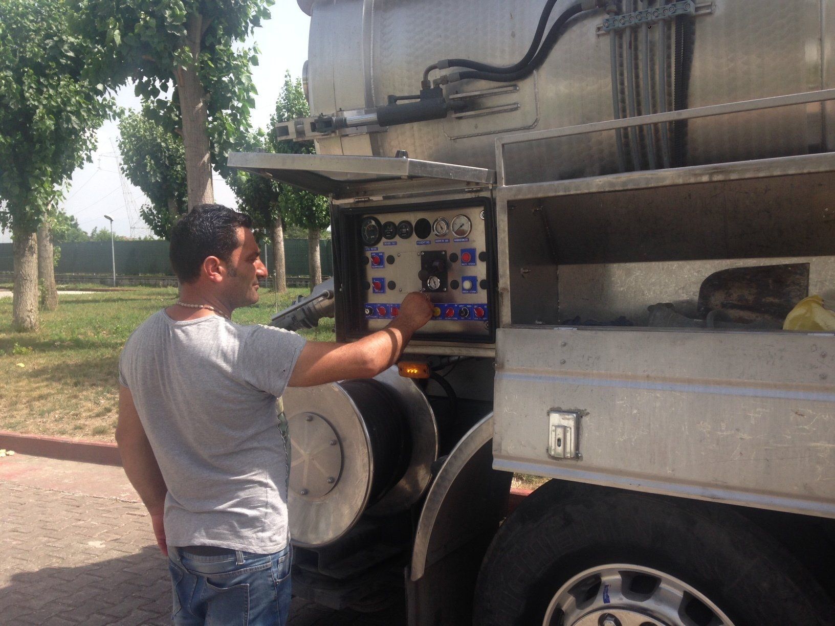 Mezzo per pulizia fognature