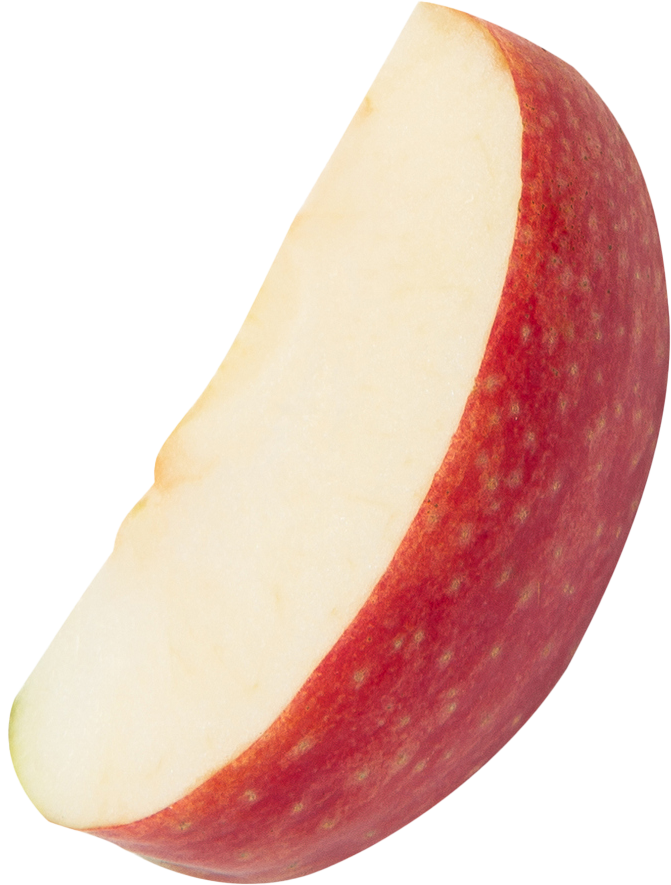 Uma fatia de maçã vermelha em um fundo branco