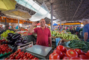 Visit Chisinau Central Food Market