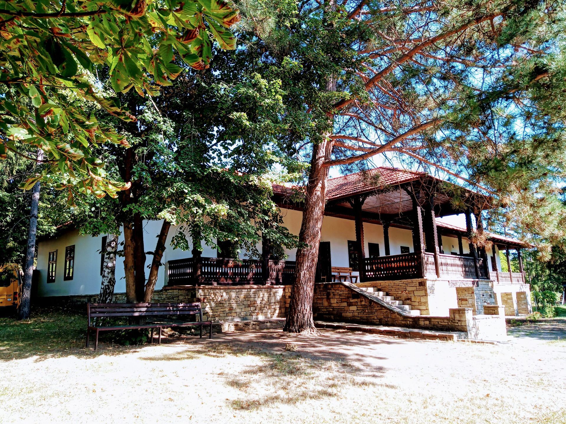 This mansion is located in the village of Dolna, which was part of the Bessarabia governorate.