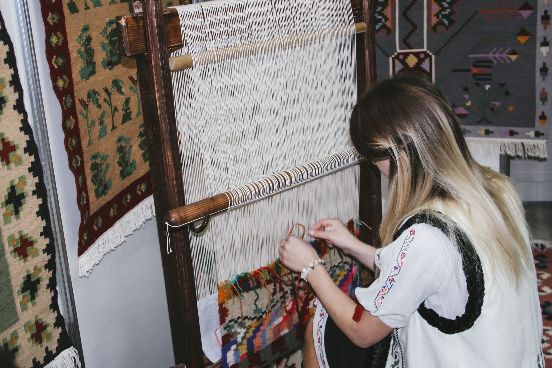 Moldovan culture and carpet traditions at Arta Rustica, Clisova Noua village