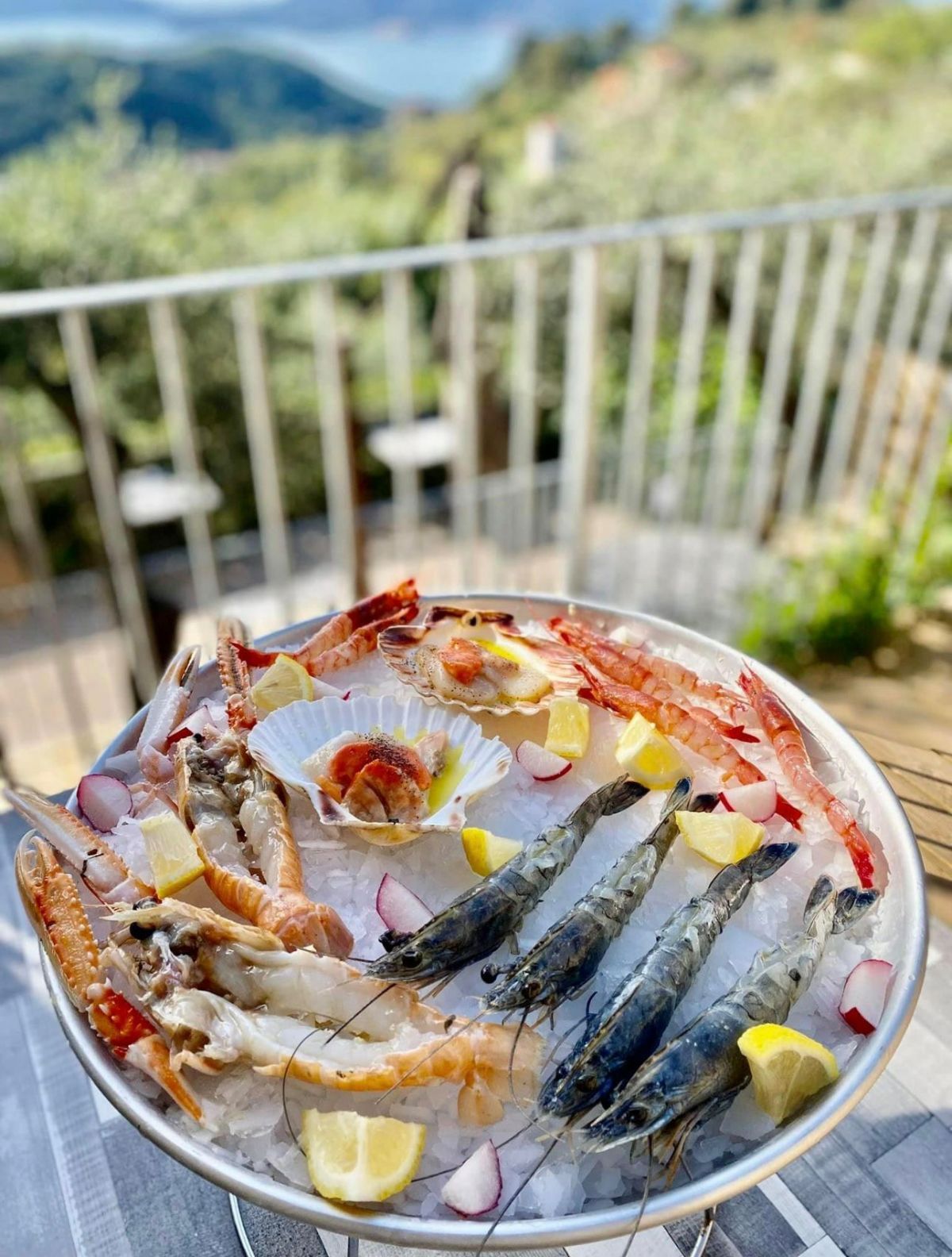 misto di pesce crudo