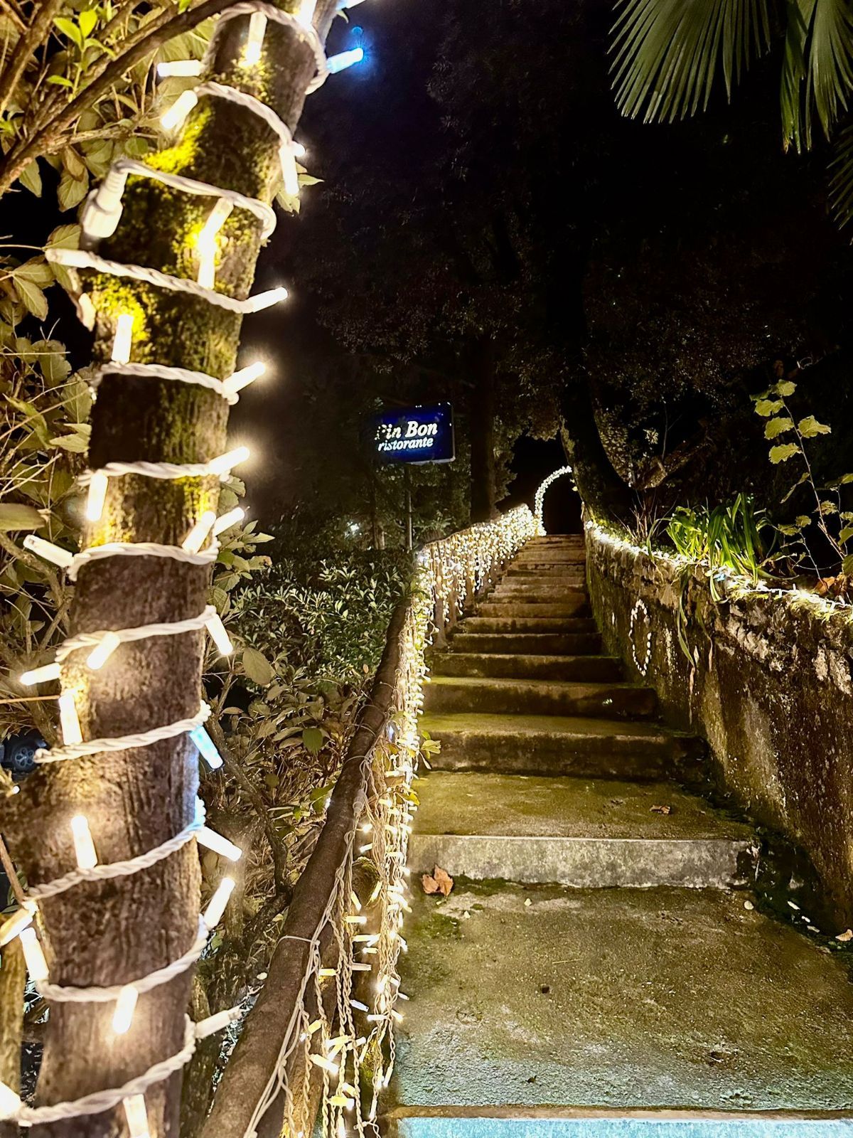 esterni del locale di sera