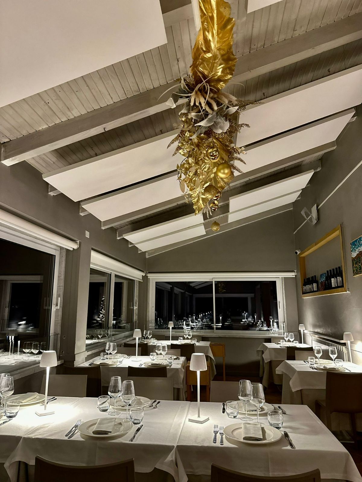 sala con ampie vestrate