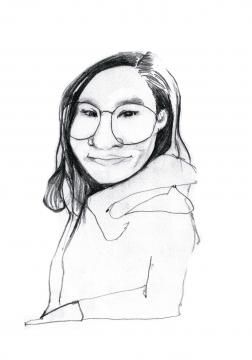 Un dessin en noir et blanc d'une femme portant des lunettes et un sweat à capuche.