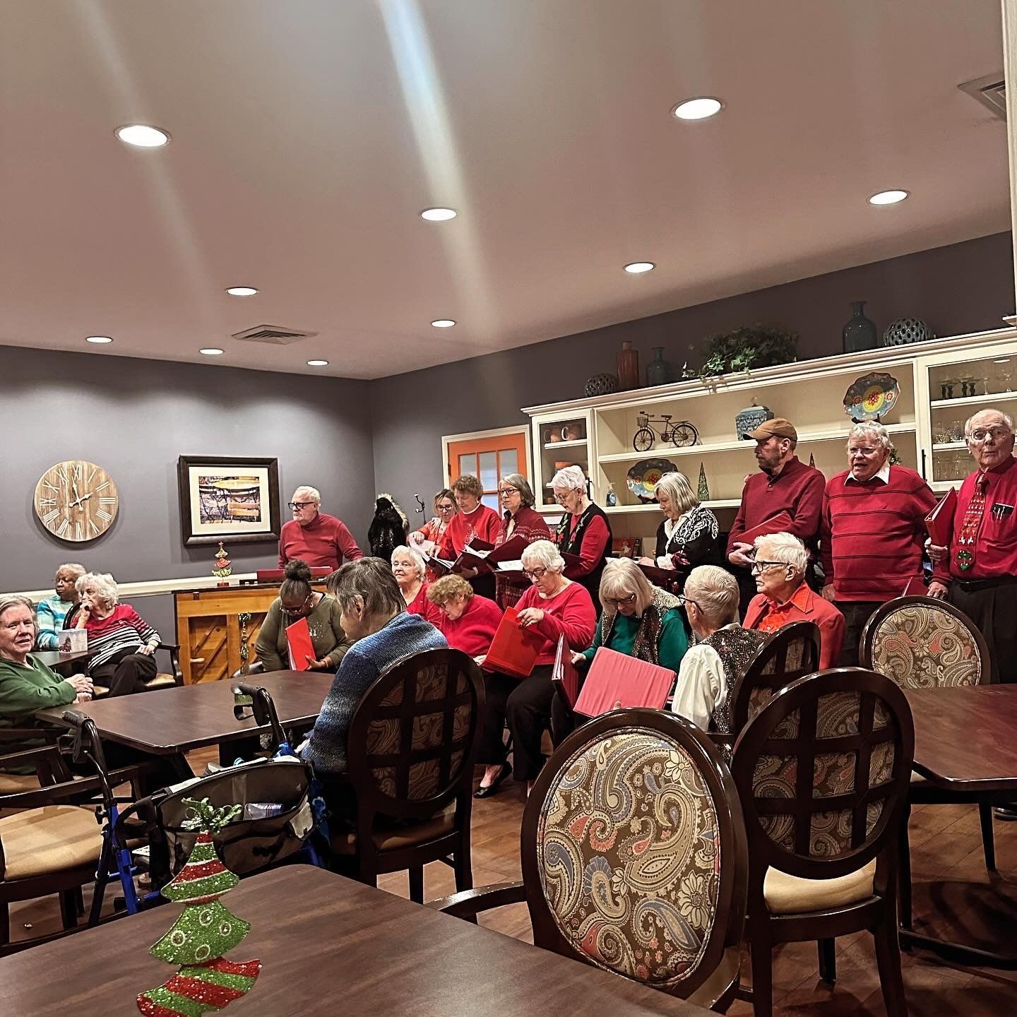 A group of people are sitting at tables in a room.