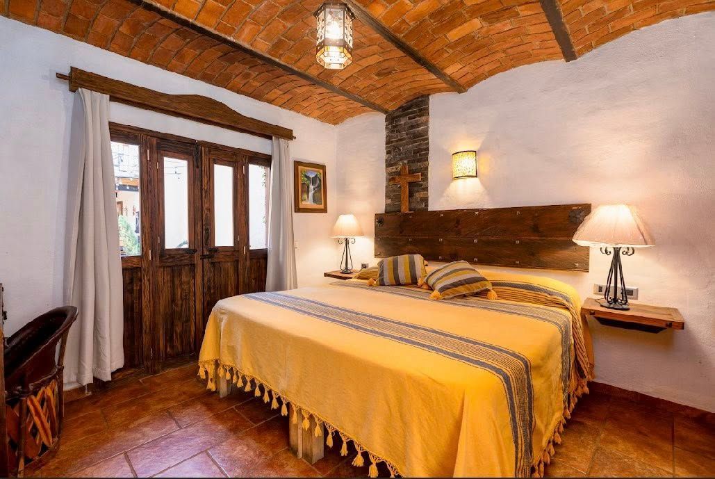 Habitación cómoda y luminosa en hotel del centro de Tapalpa