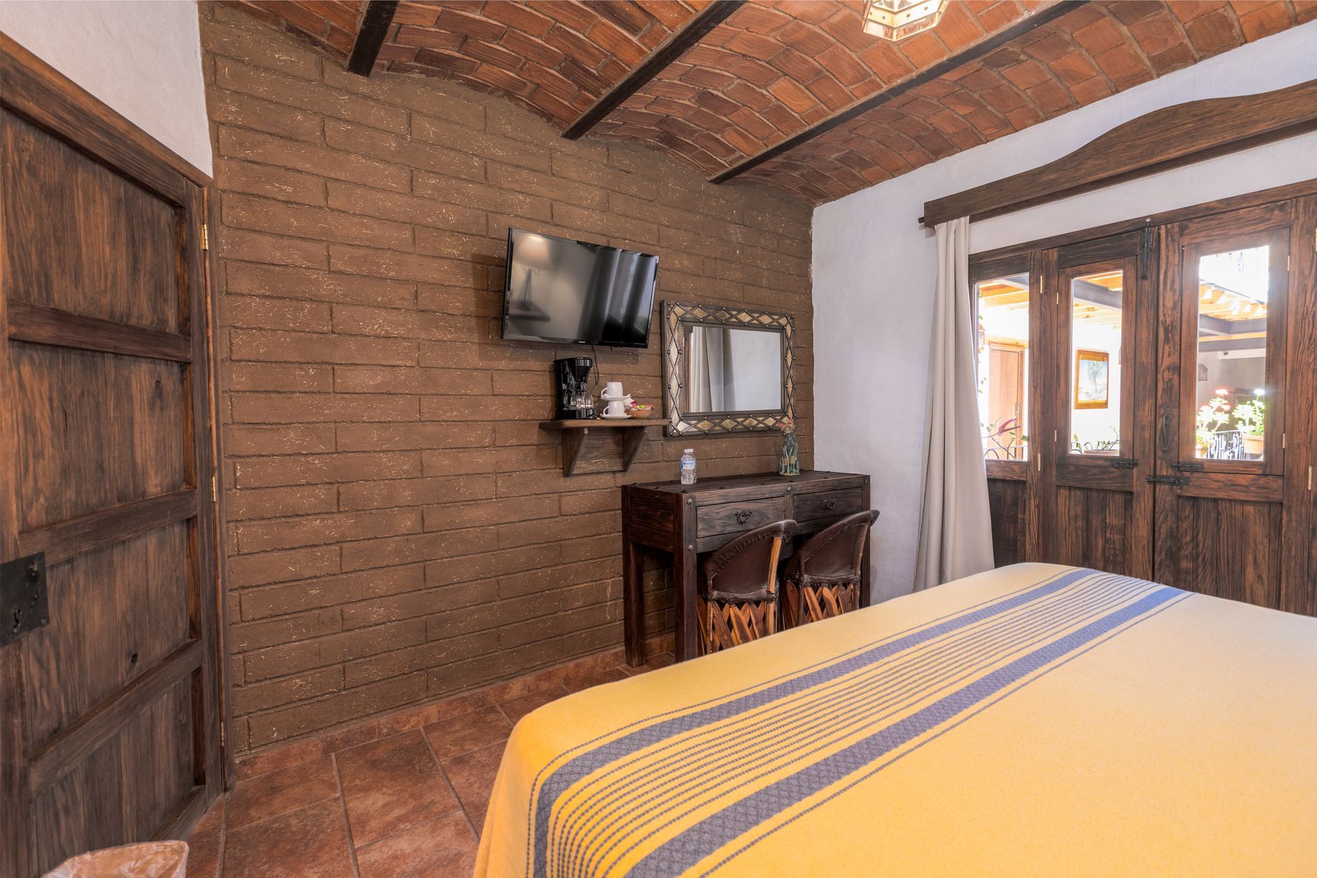 Interior de habitación en Posada Mi Pueblito con estilo rústico