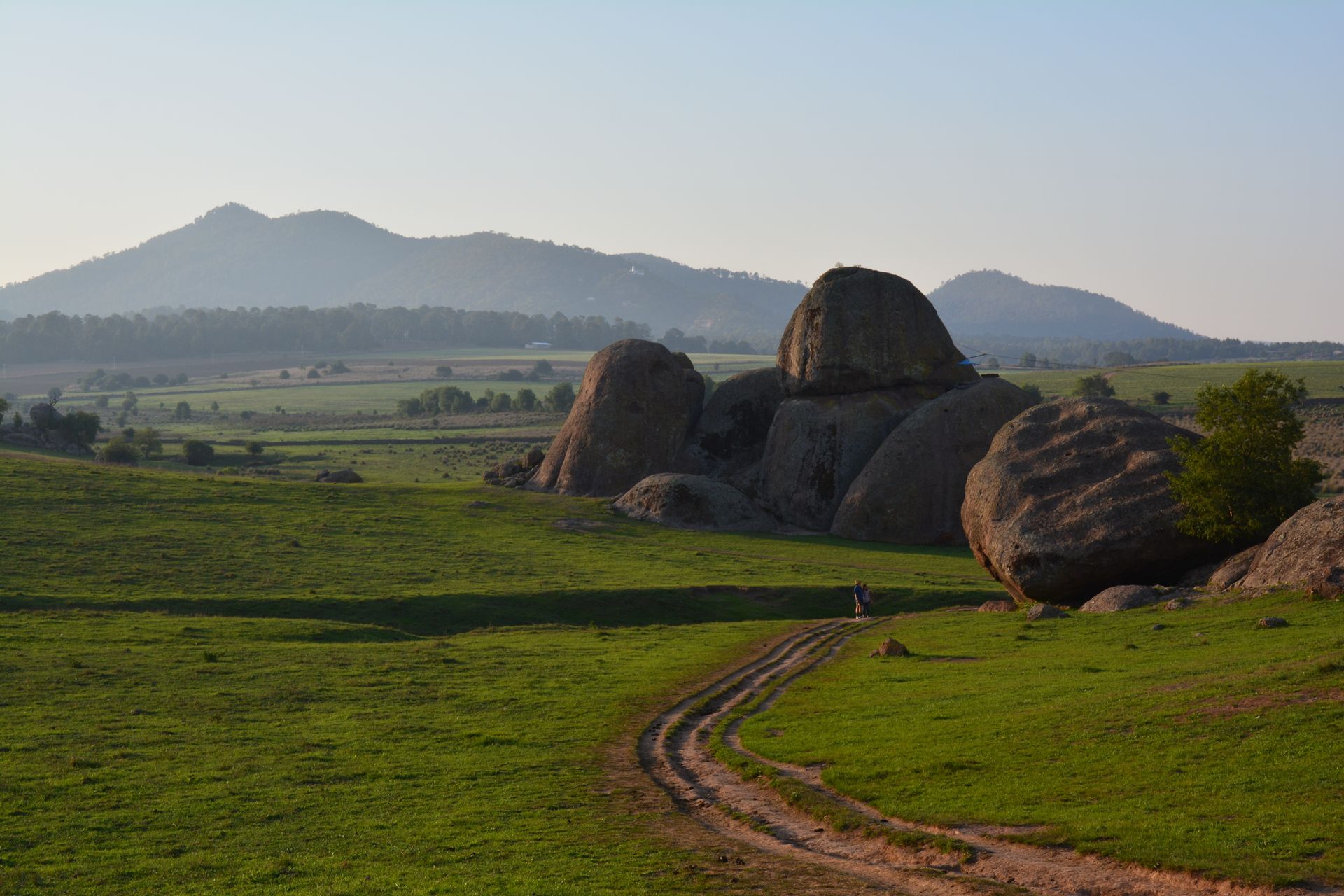 Formaciones rocosas gigantes conocidas como Las Piedrotas en Tapalpa, Jalisco