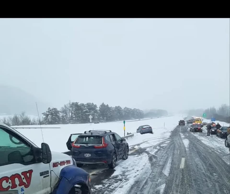 A truck with the word cny on the side of it