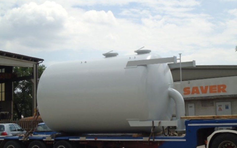 grosso silo da verniciare