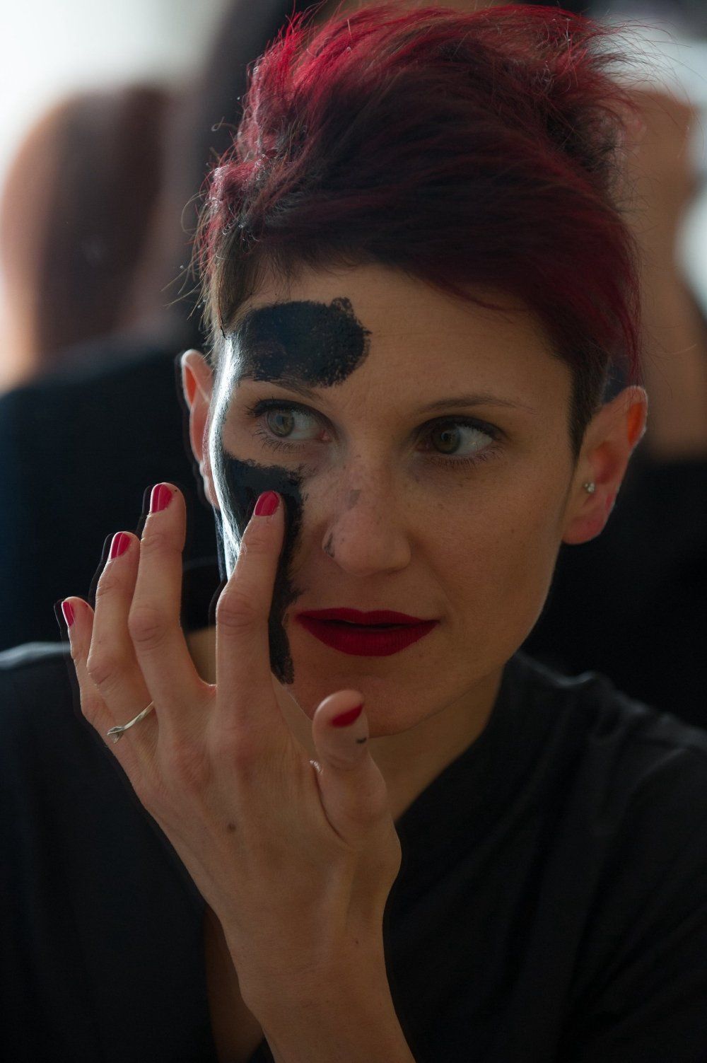 Applicazione di maschera purificante nera