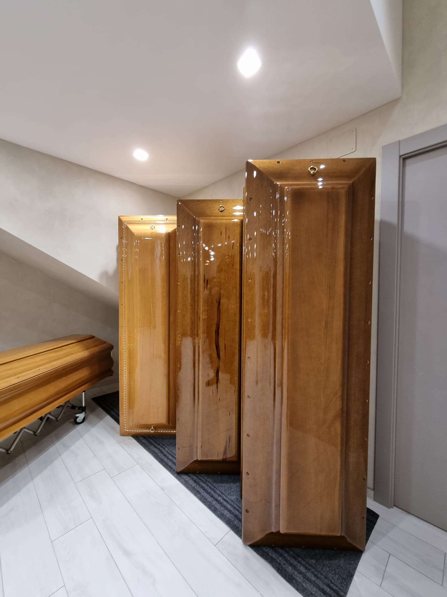 cofani funebri di legno