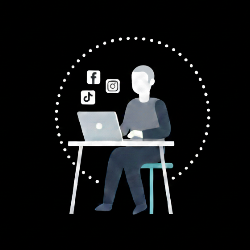 Homme travaillant sur un bureau devant un ordinateur avec des logos de Facebook, Instagram et TikTok