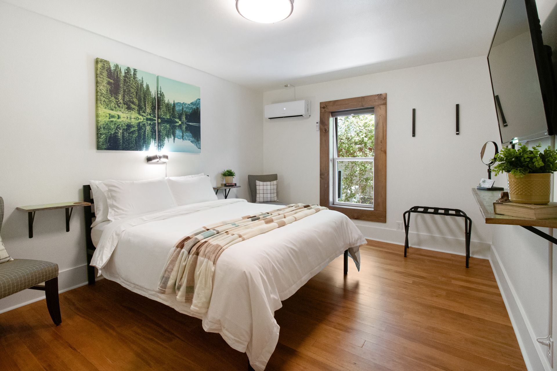 A bedroom with a king size bed and a flat screen tv.