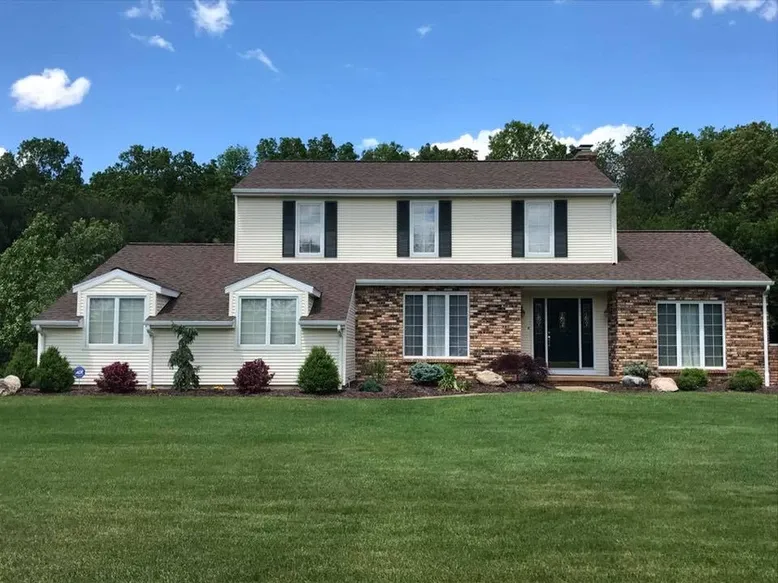 House With New Roof – Jackson, MI – Billy White Roofing LLC