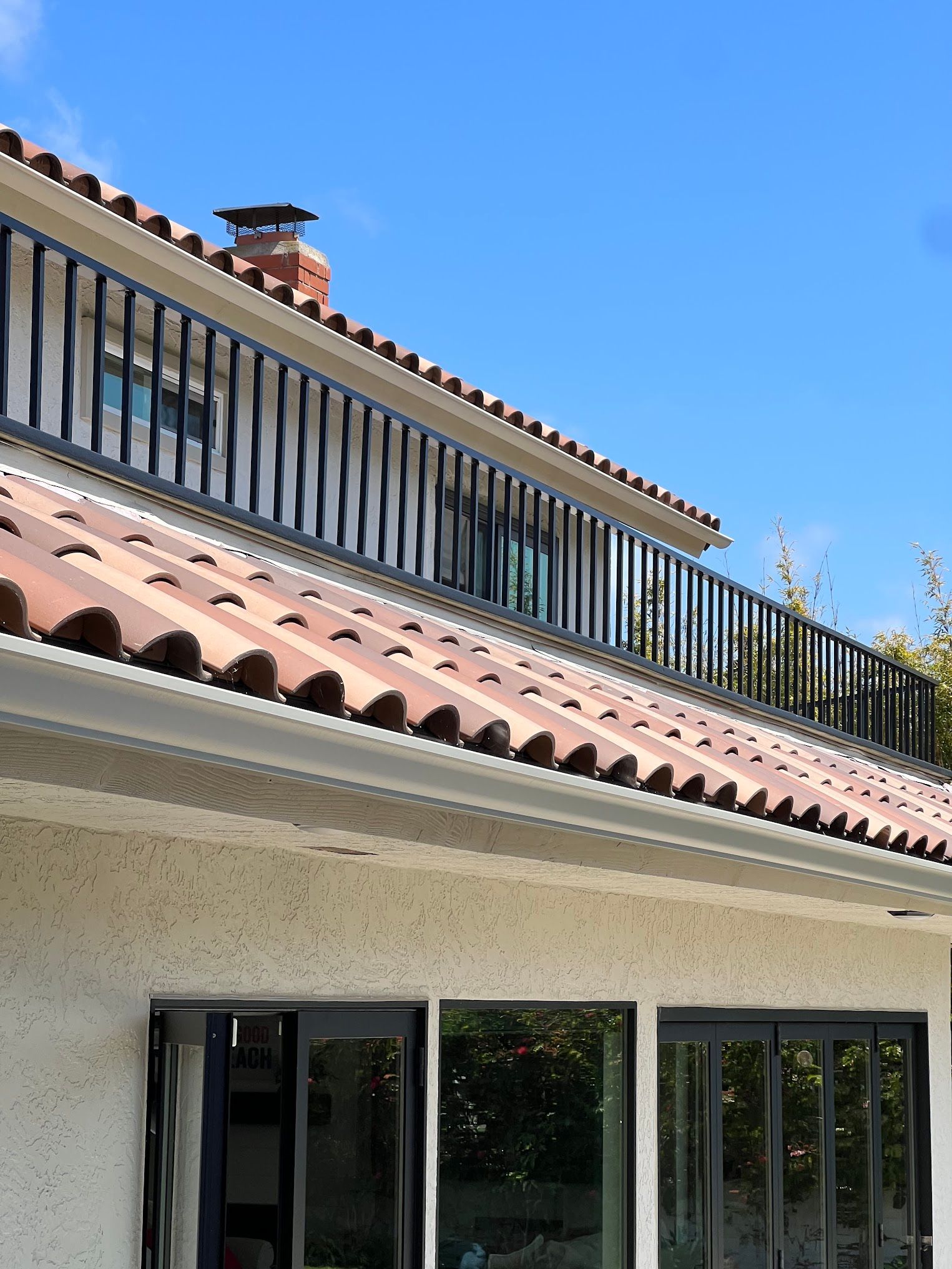 A house with a balcony and a tiled roof