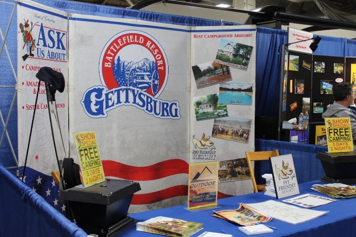 A table with a sign that says gettysburg on it