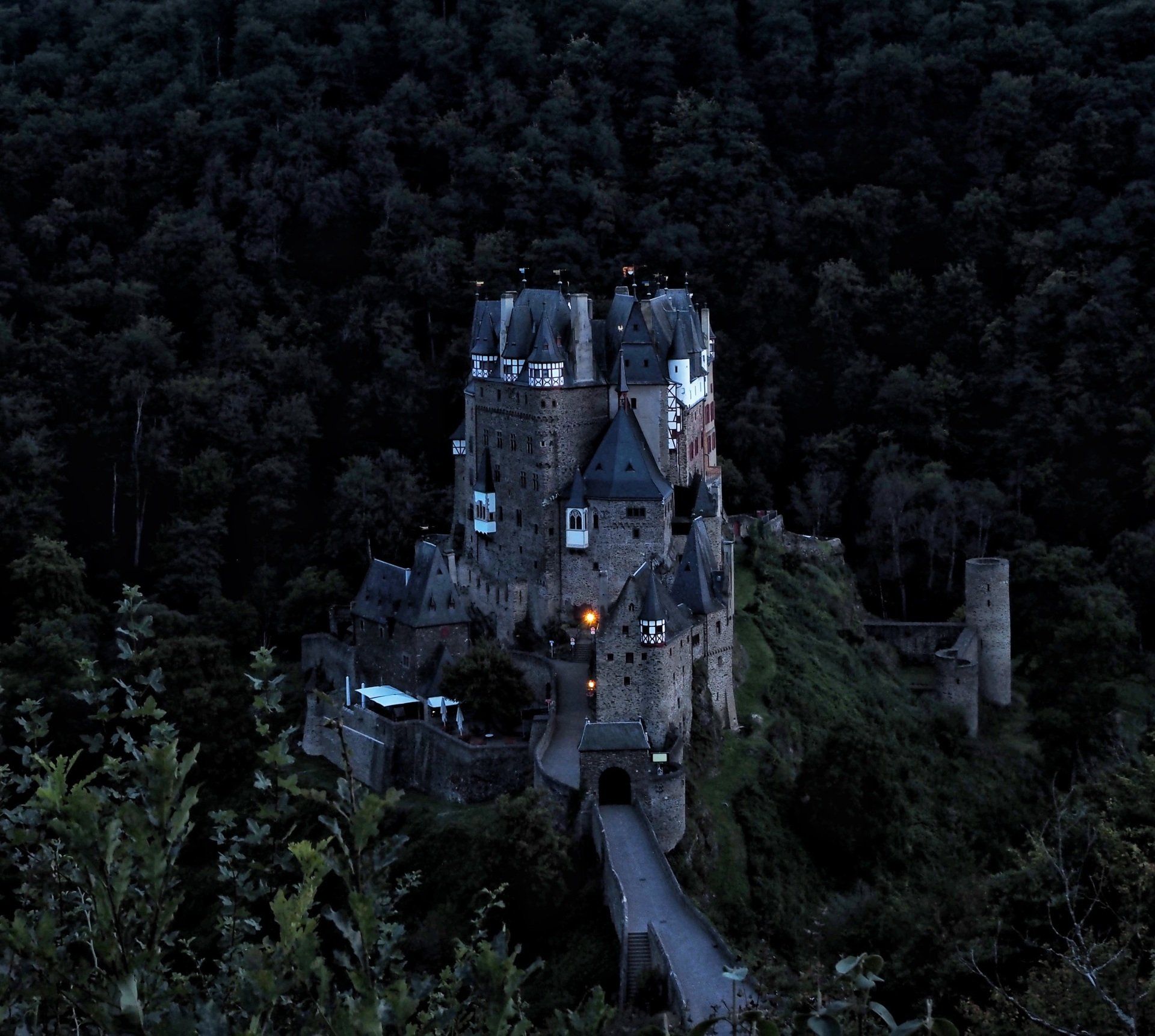 Burg Eltz am Abend