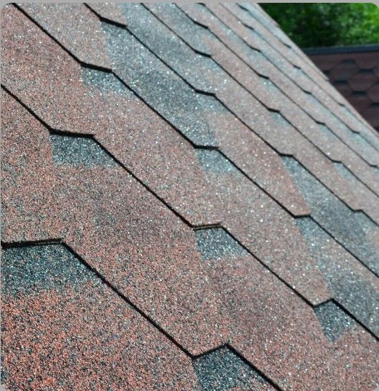 A close up of a roof with shingles on it
