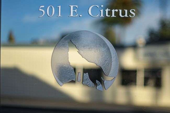 A sign that says 501 e. citrus on it