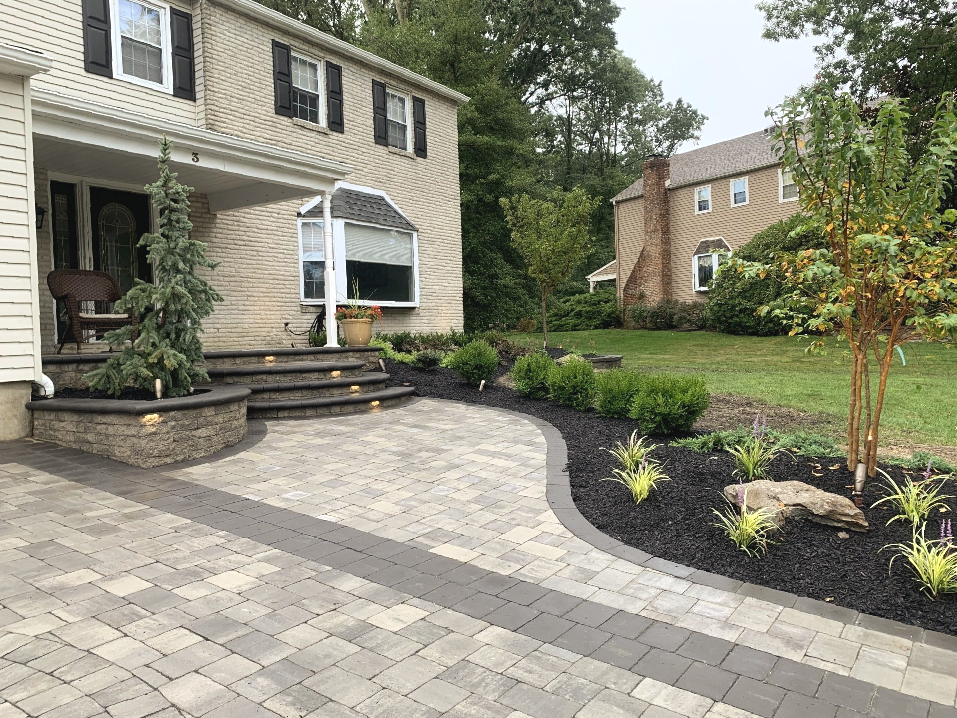 Cobblestone Retaining Wall In Landscaped Yard - Marlton, NJ - Outdoor Solutions Landscaping
