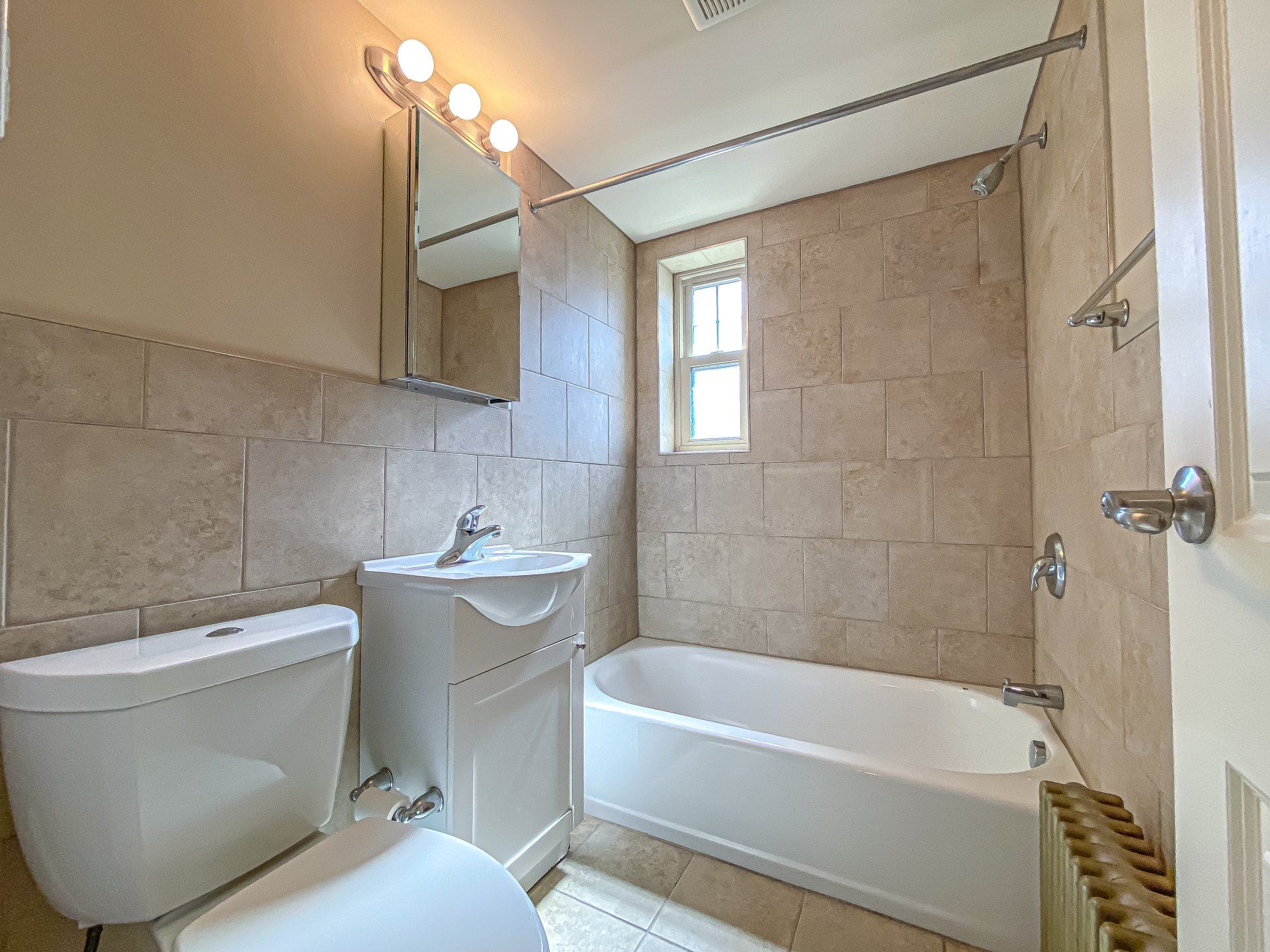 Aspen Court Apartments Bathroom Interior