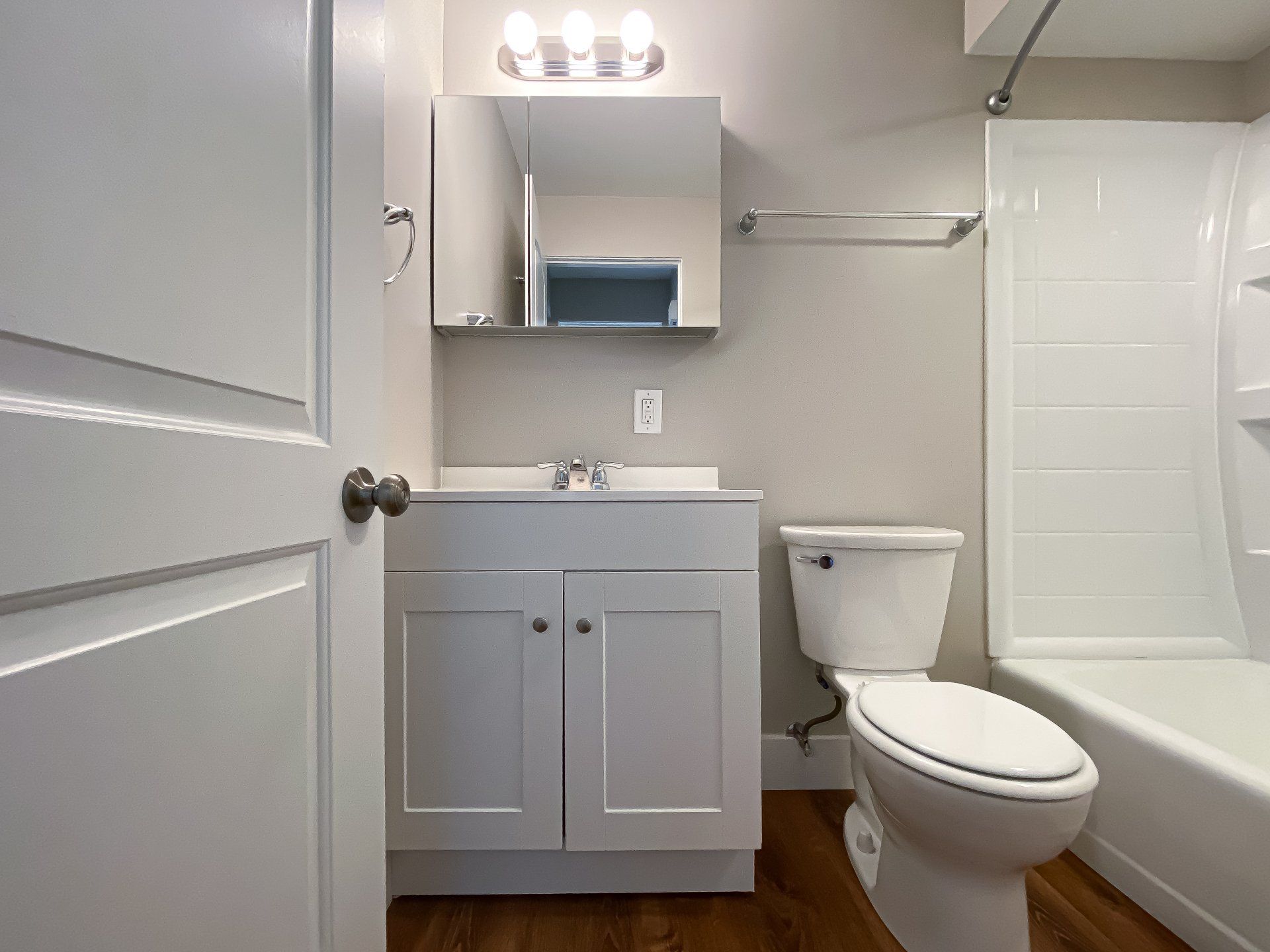 St. Andrews Apartments Interior Bathroom Photo