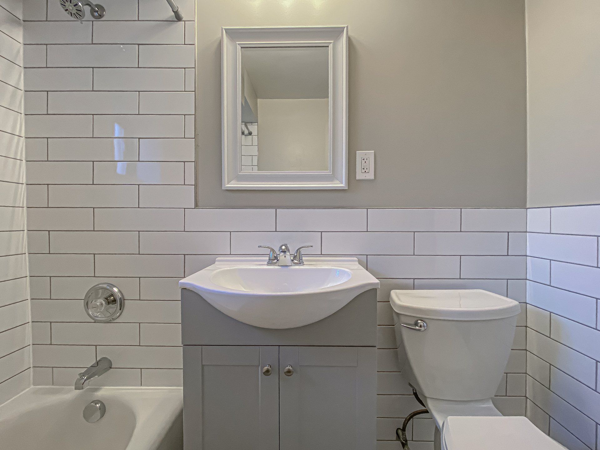 Poplar Apartments Interior Bathroom Photo