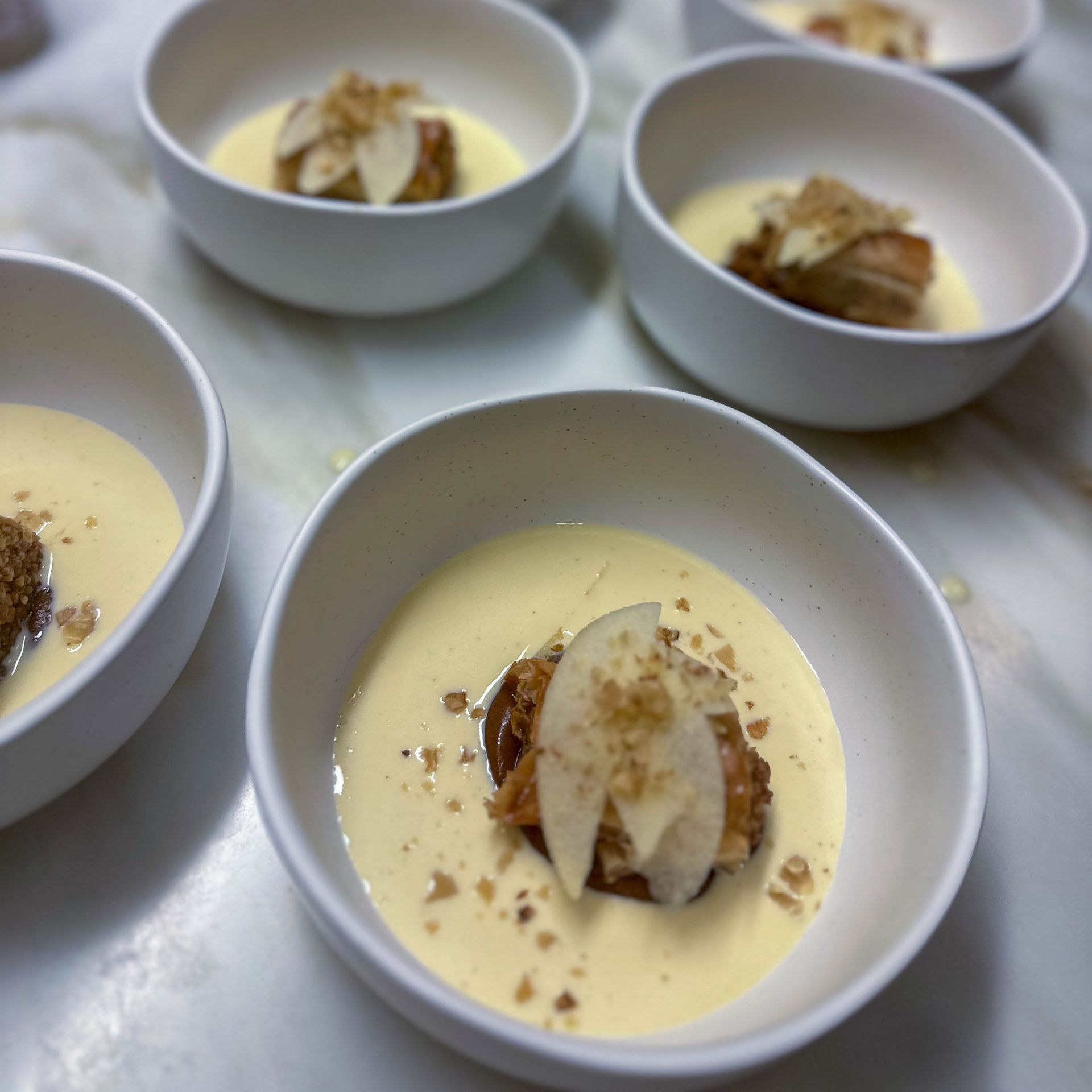 Several bowls of food are sitting on a table
