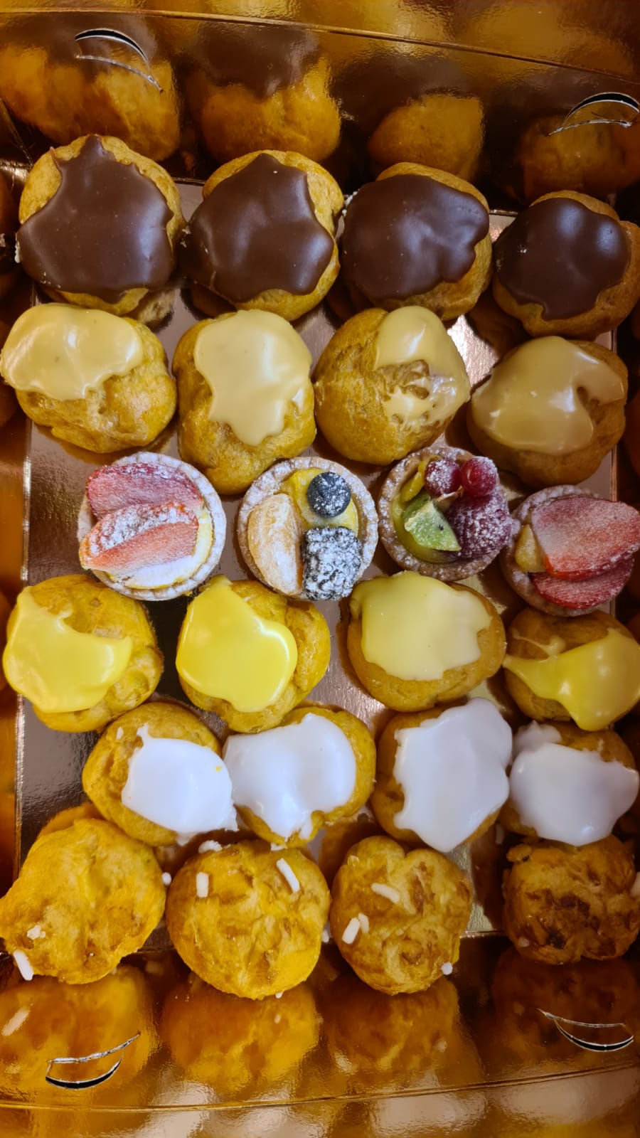 Bigné e pasticcini a Firenze.