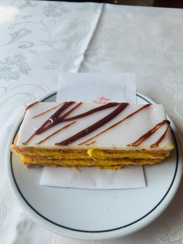 Colazione in pasticceria a Firenze.