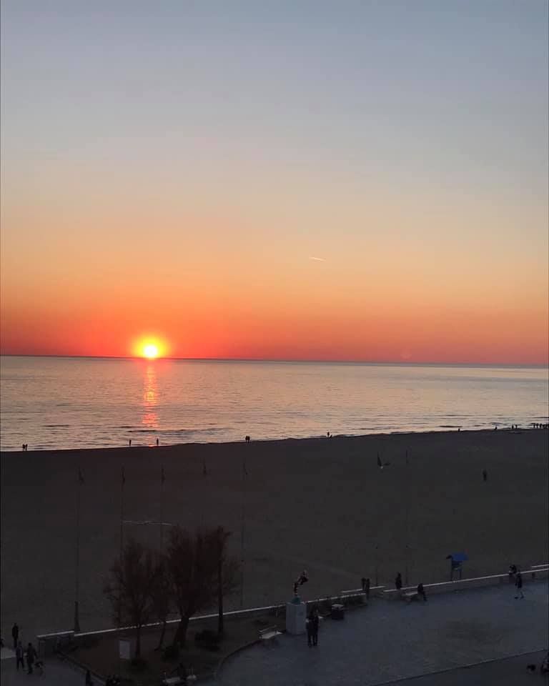 spiaggia di Viareggio al tramonto