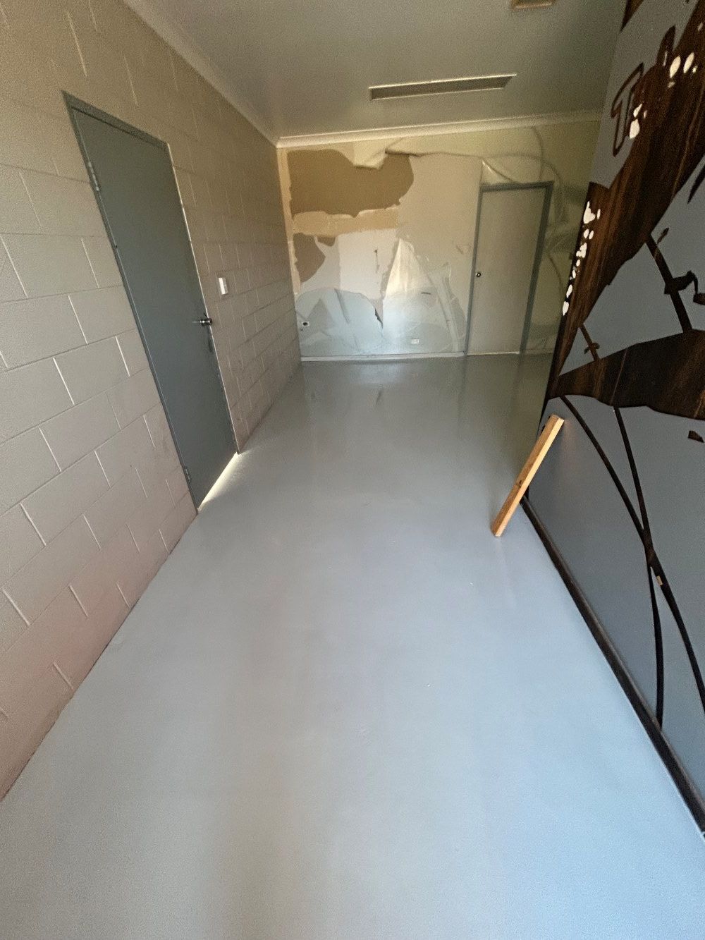 An Empty Room With Epoxy Flooring — FNQ Maintenance Services In Parramatta Park, QLD
