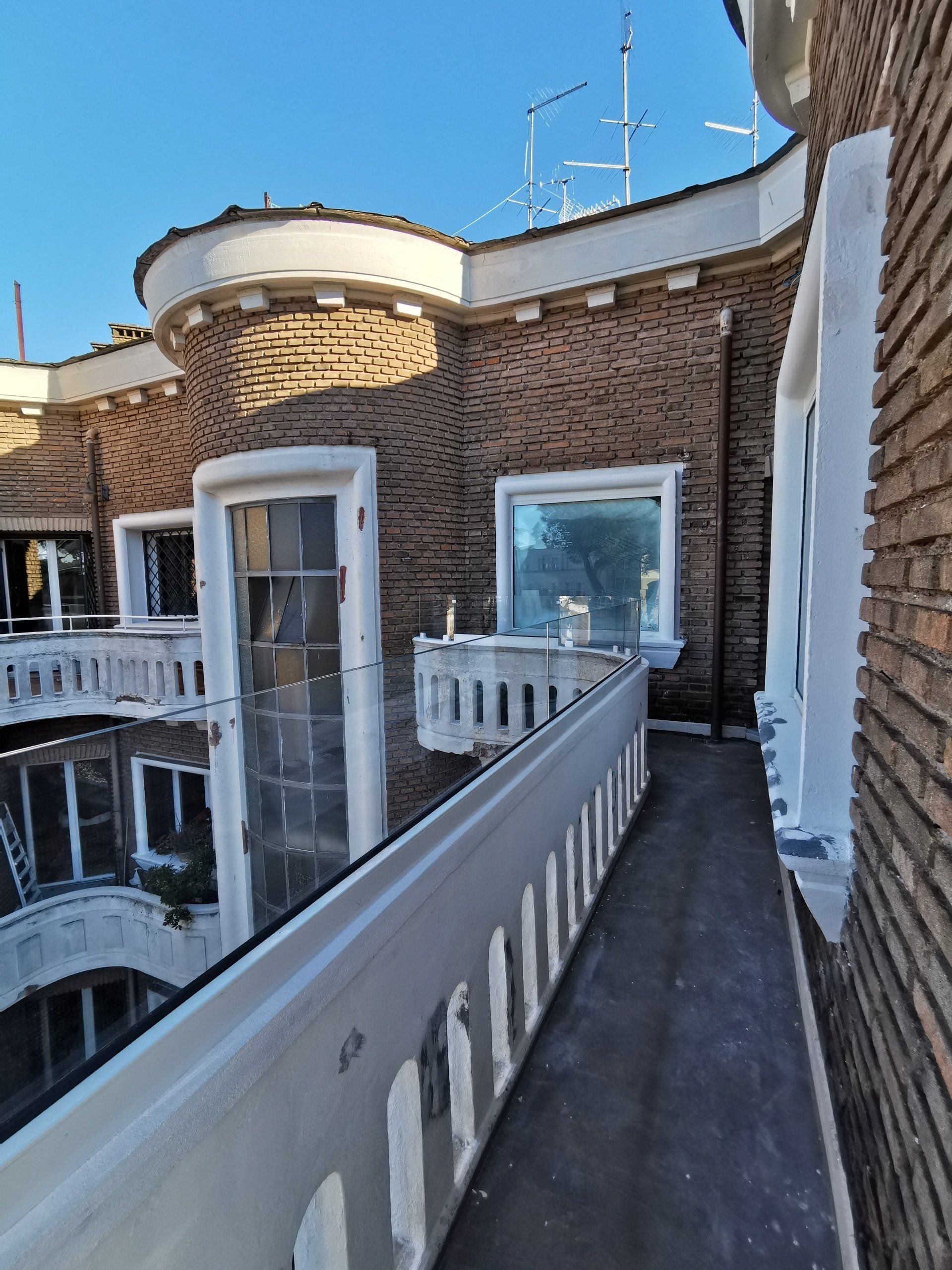 balaustre in vetro a Roma