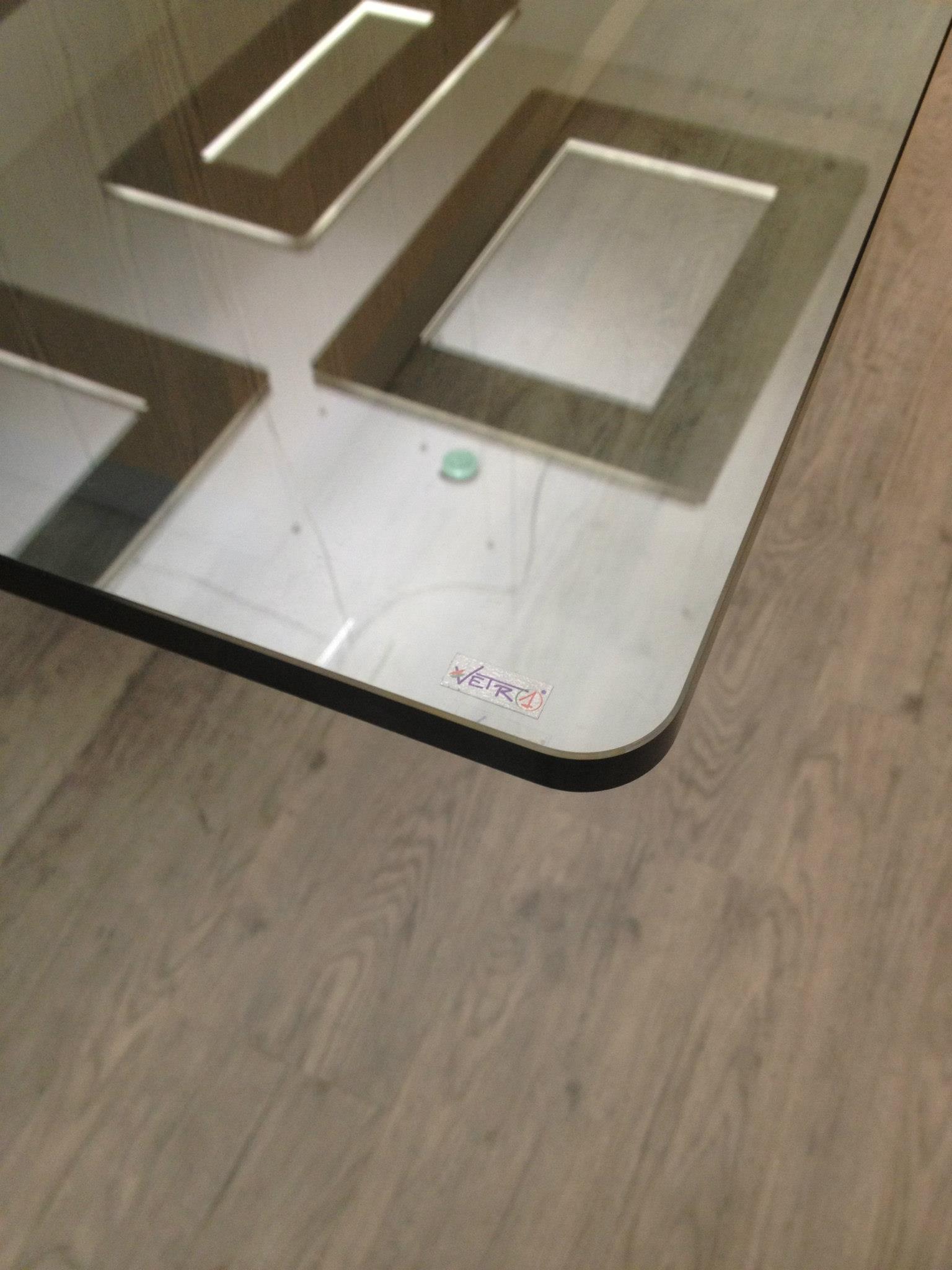 tavolo in vetro di design a Roma