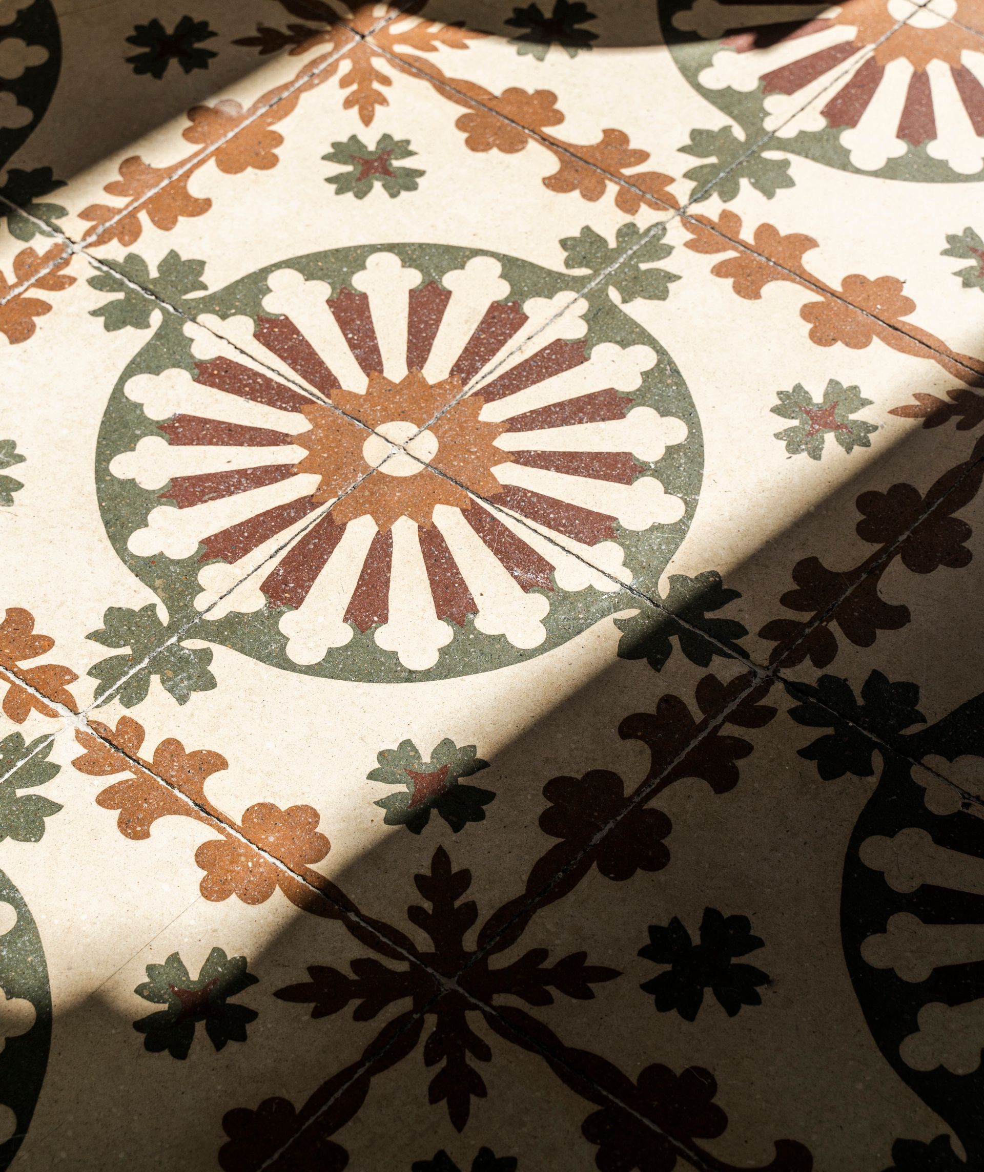 A close up of a tile with a floral pattern on it