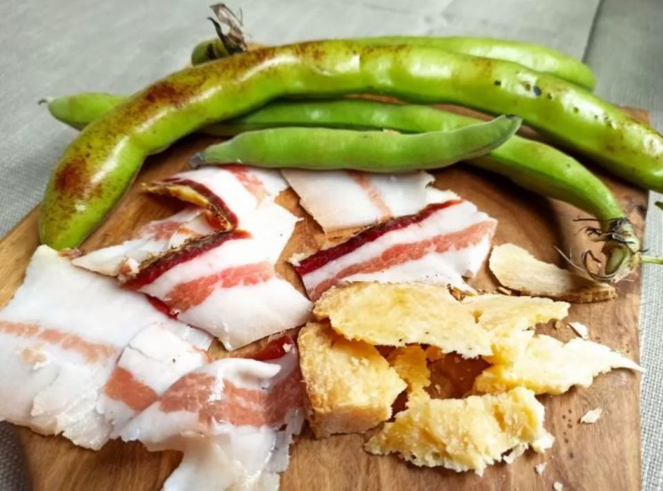 Fave fresche con pancetta e pecorino bagnolese