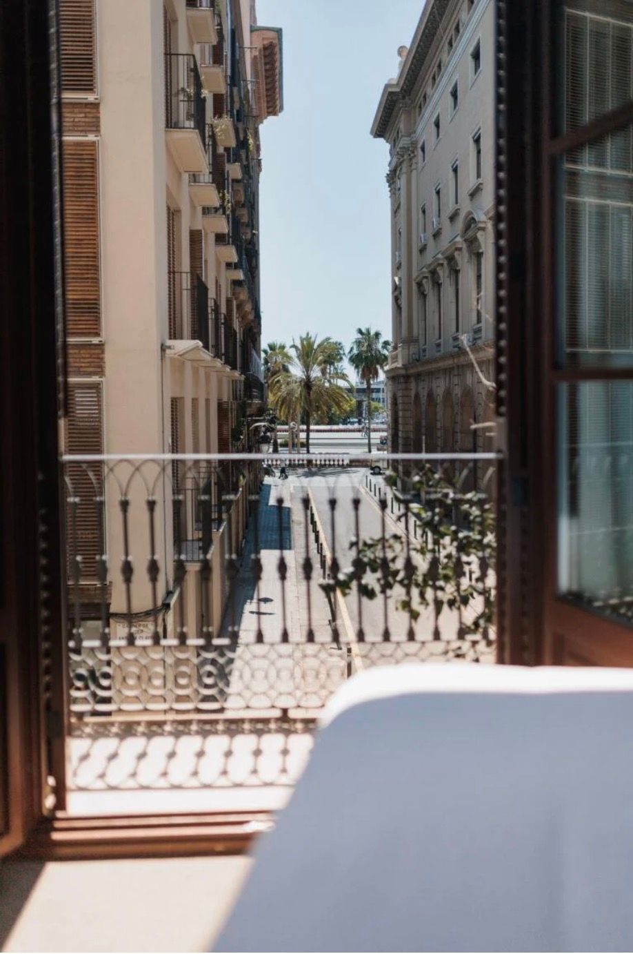 Móvil mostrando un salón apaisado