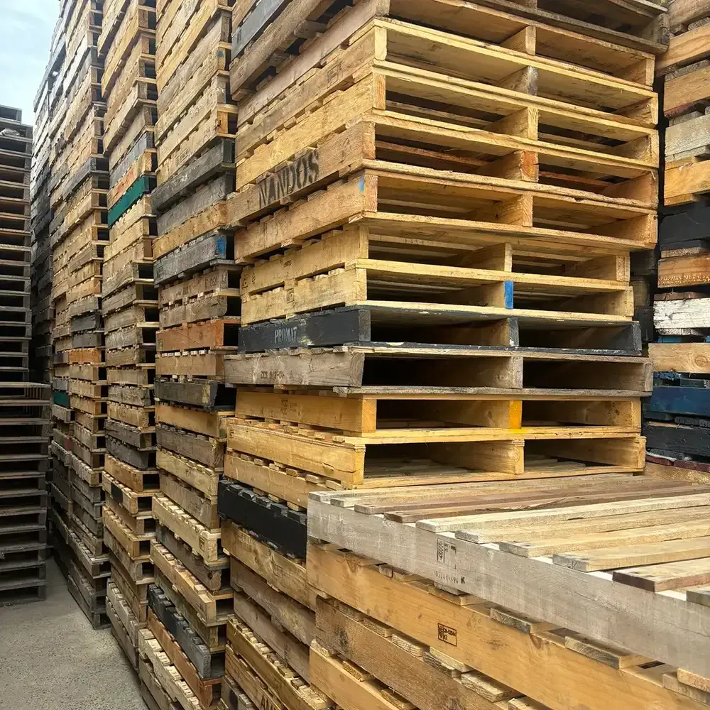 Light and heavy duty economy recycled timber pallets for sale in Ballarat