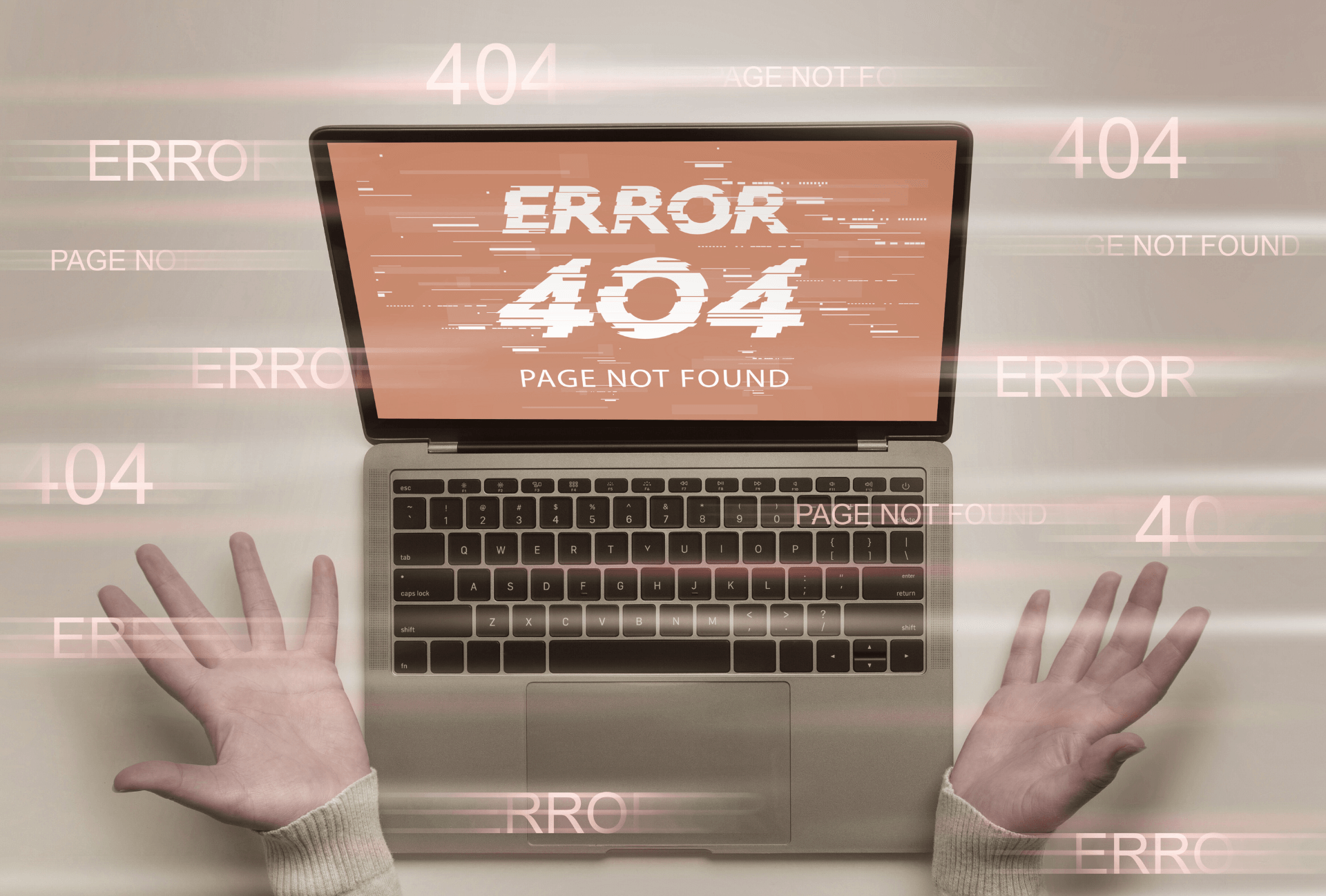 Ordinateur portable affichant « Erreur 404 – Page introuvable ». Mains levées en signe de frustration.