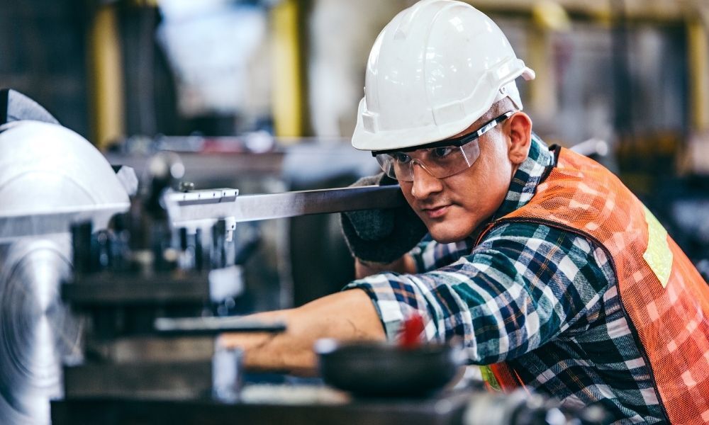 The Differences Between Steel Manufacturing & Fabrication