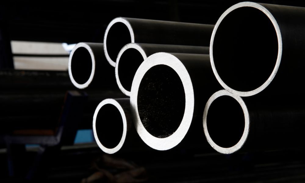 Steel Pipes vs. Tubes: What’s the Difference?